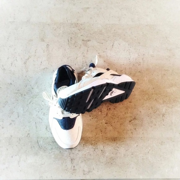 ❌SOLD❌Nike air huaraches - Picture 4 of 4